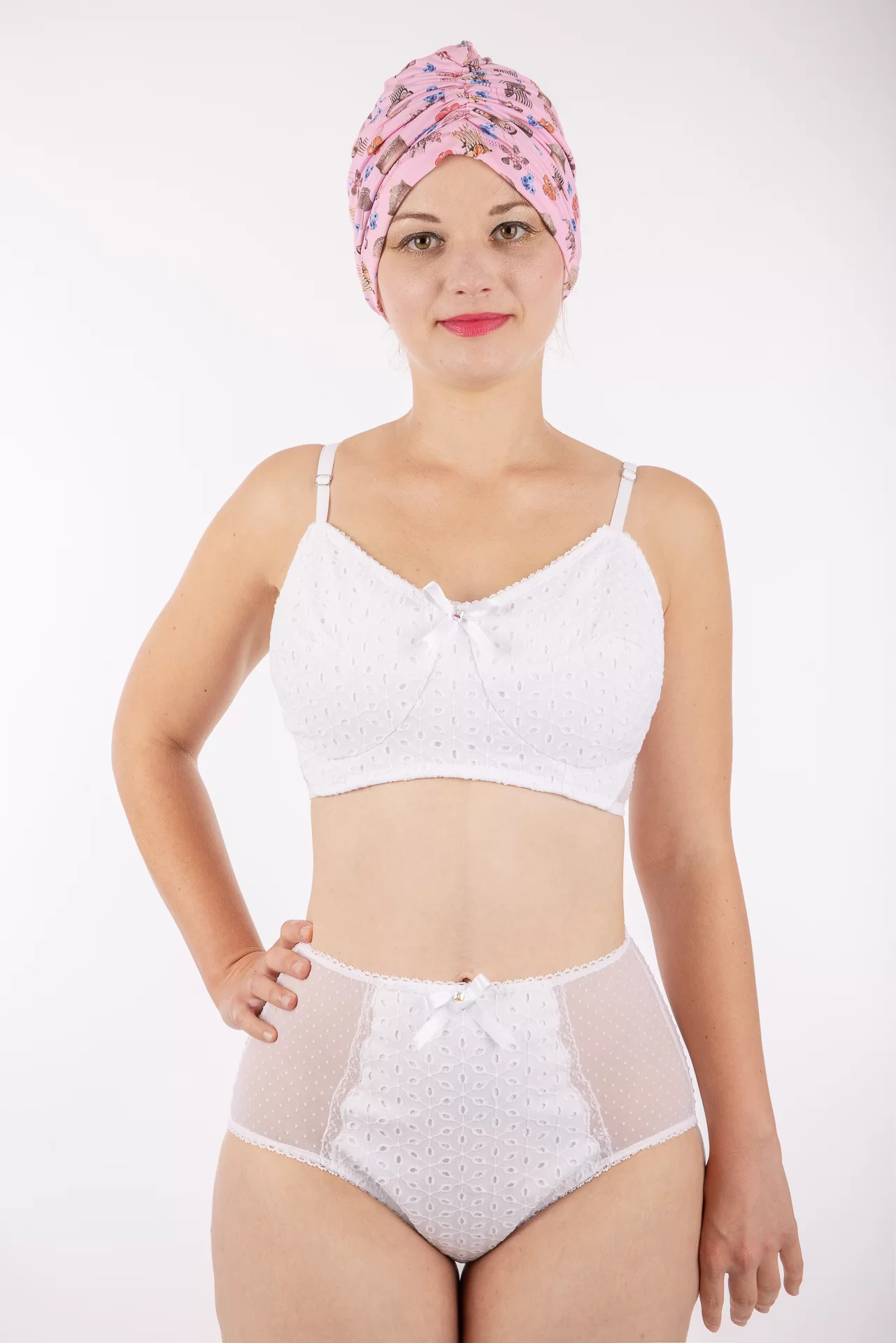Soutien-gorge Agathe blanc pour prothèses post-mastectomie Made in France Broderie Anglaise – Image 6