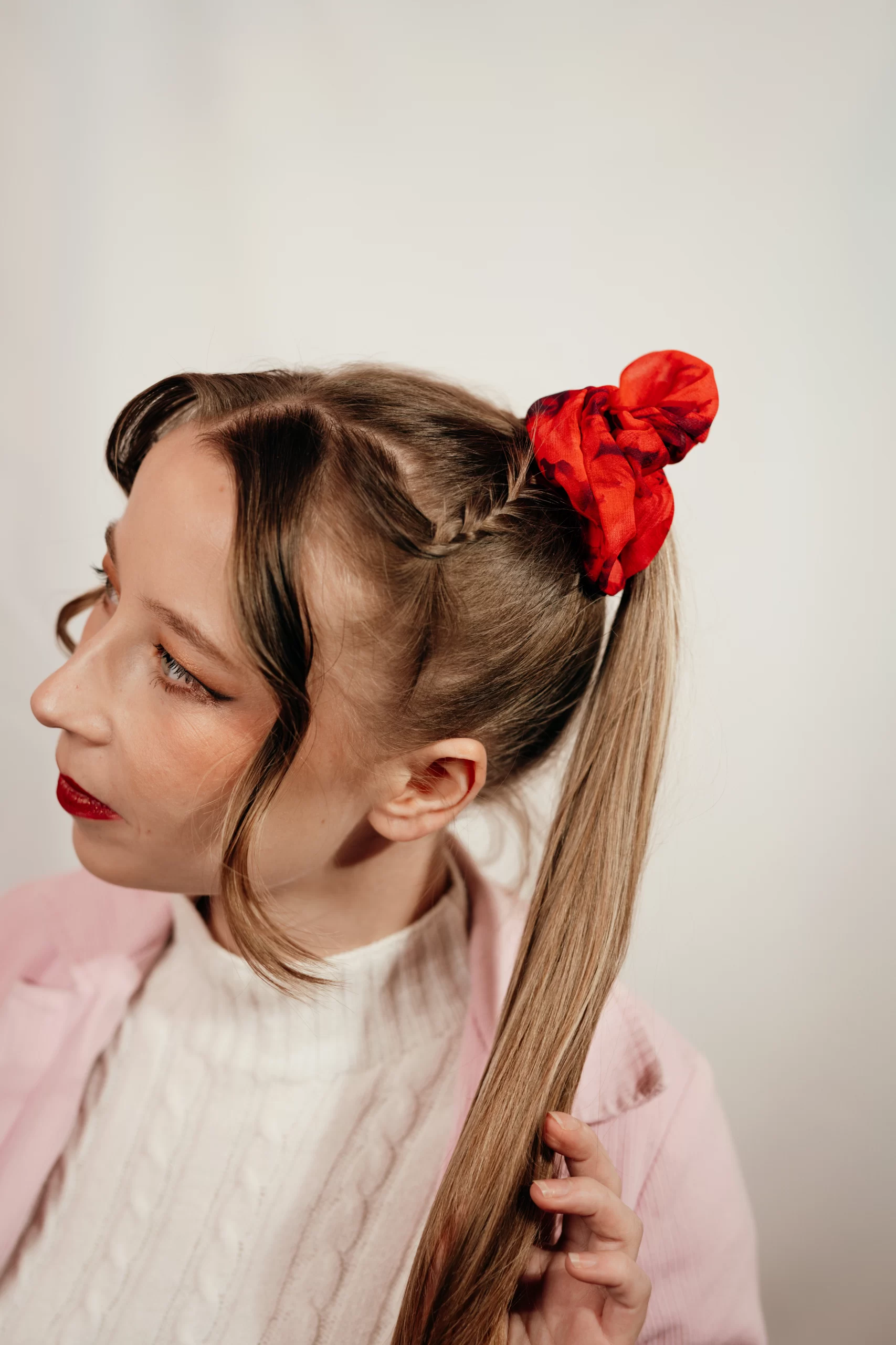 Grand chouchou cheveux en mousseline rouge imprimée roses rouges Déclaration d’Amour – Image 3